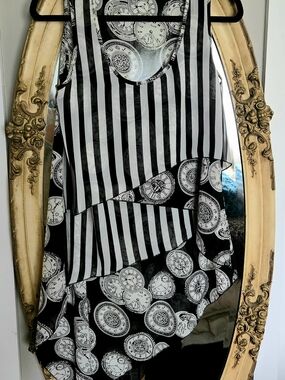 The Pyramid Collection Black & White Striped Clock-Print Sleeveless Tunic
